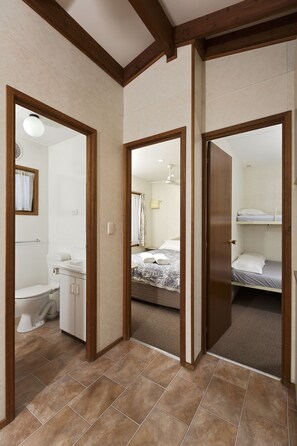 Economy Cabin, 2 Bedrooms, Non Smoking, Kitchenette (Standard Cabin) | Bathroom