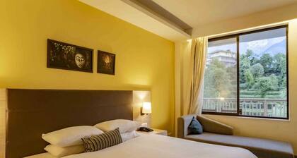 Hotel Bob's N Barley