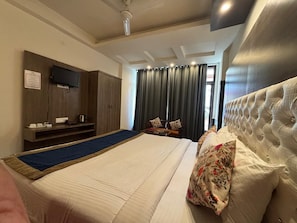 Deluxe Room, 1 Bedroom | City view