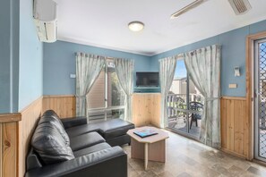 Alpehytte, 2 soverom | Oppholdsområde | TV og DVD-spiller