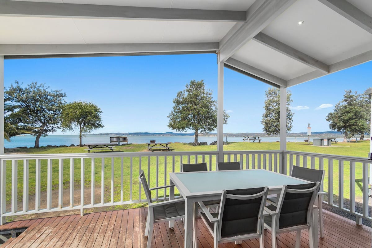 Deluxe villa, 2 slaapkamers, aan het strand (6B) | Uitzicht op het water