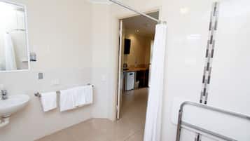 Room, 1 Queen Bed, Accessible | Bathroom