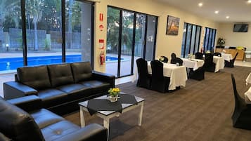 Der serveres morgenmad