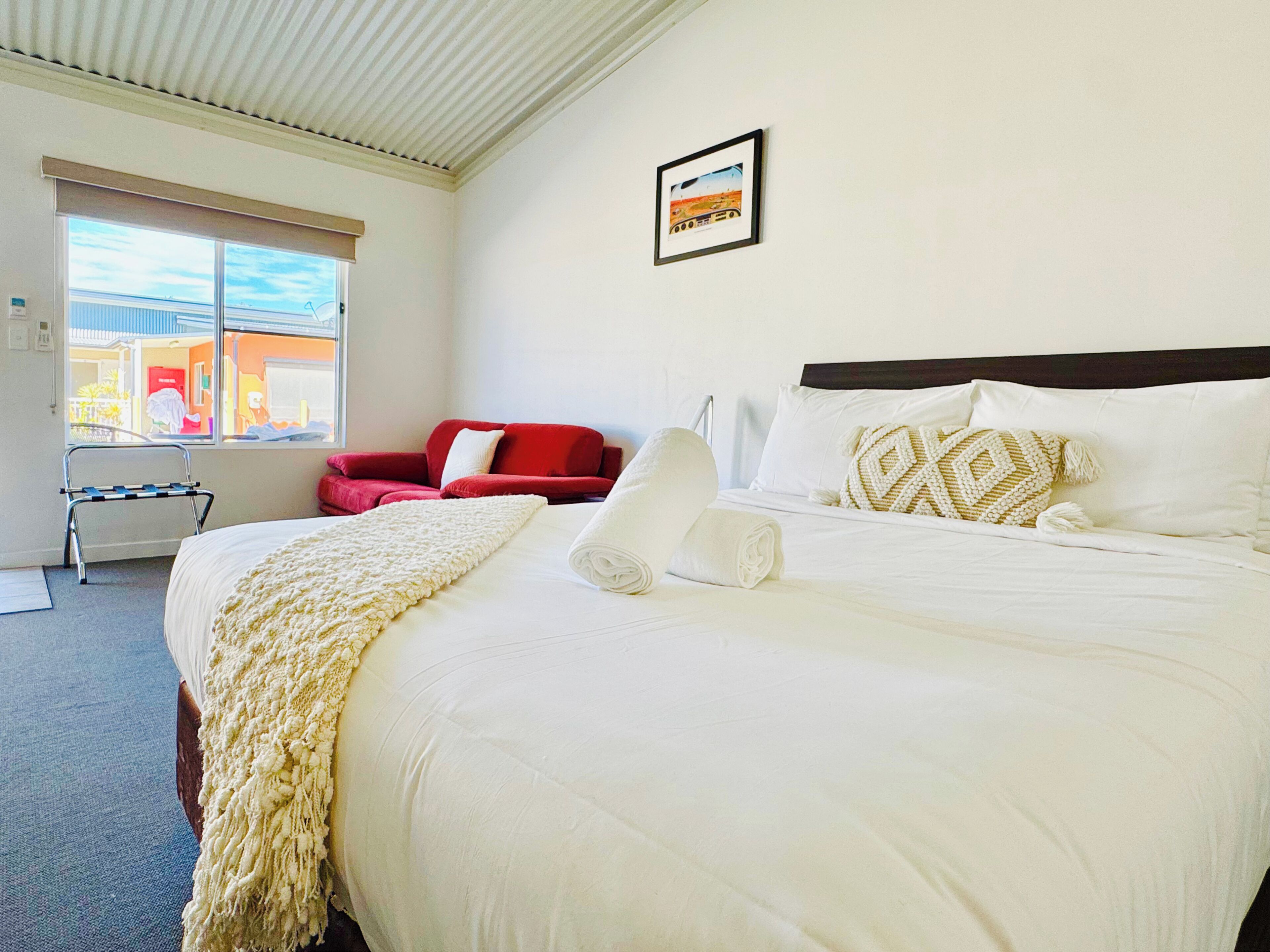 Desk, laptop workspace, iron/ironing board, free WiFi