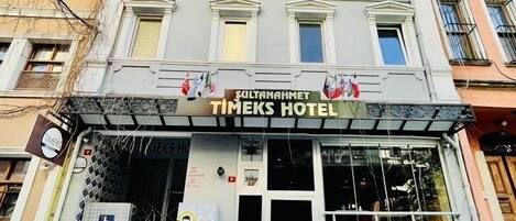 Minibar, in-room safe, desk, laptop workspace