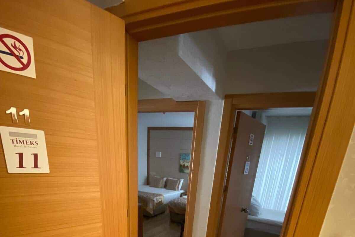 Familie suite | Een minibar, een kluis op de kamer, een bureau, een laptopwerkplek