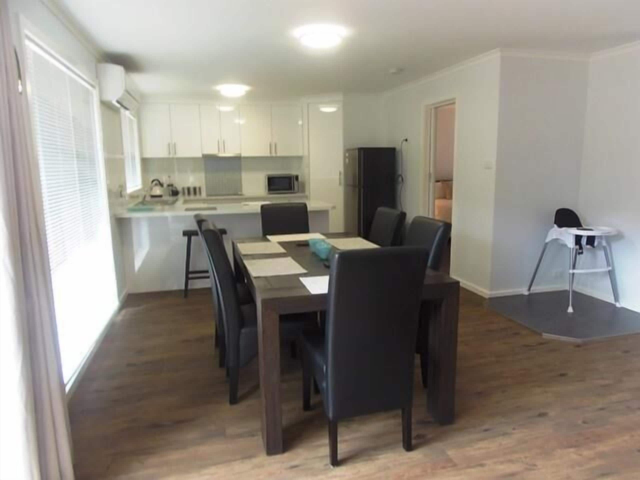 Executive Apartment, 2 Bedrooms, Non Smoking, Kitchen (Executive spa apartment) | In-room dining