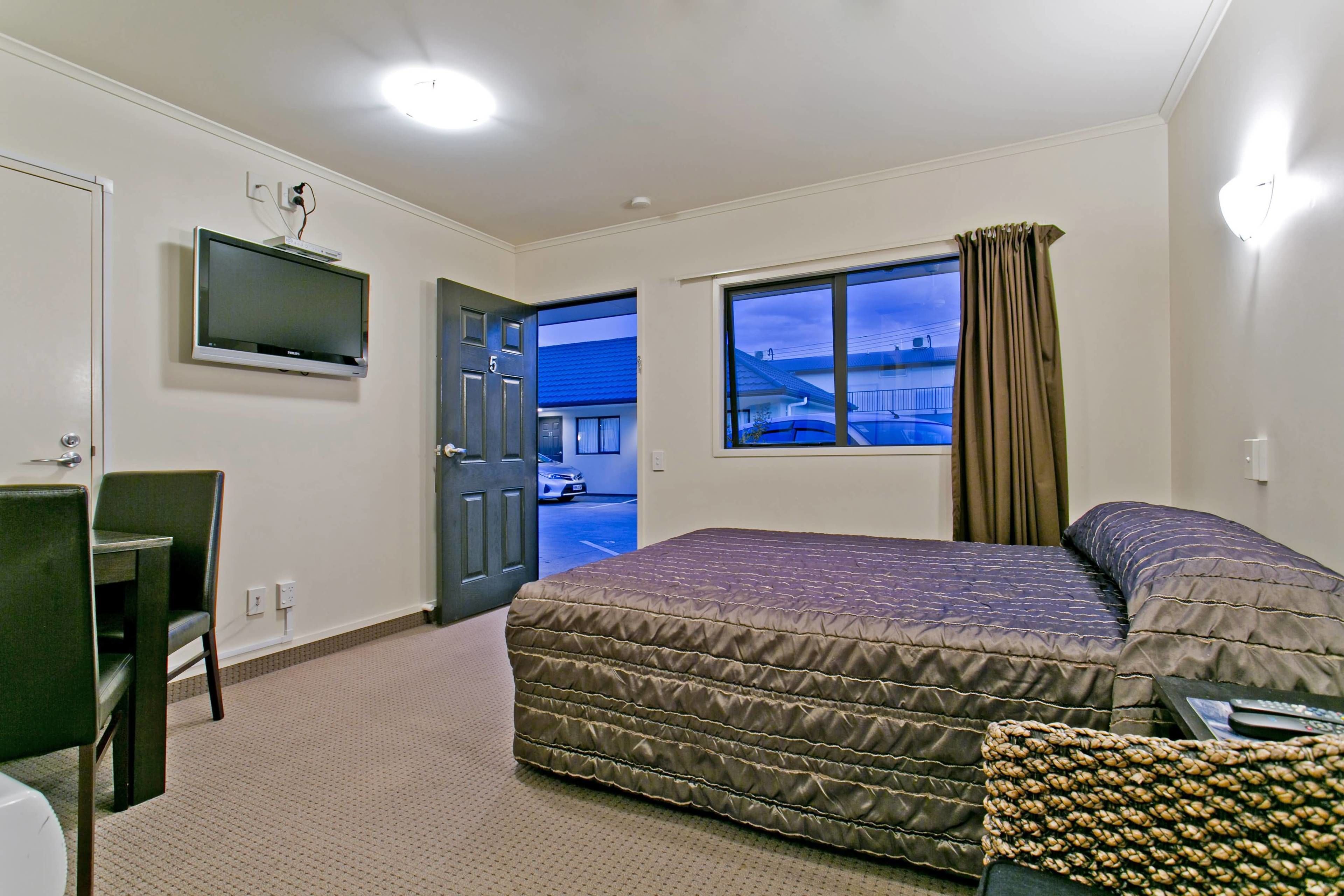 premium bedding, desk, iron/ironing board, free wifi