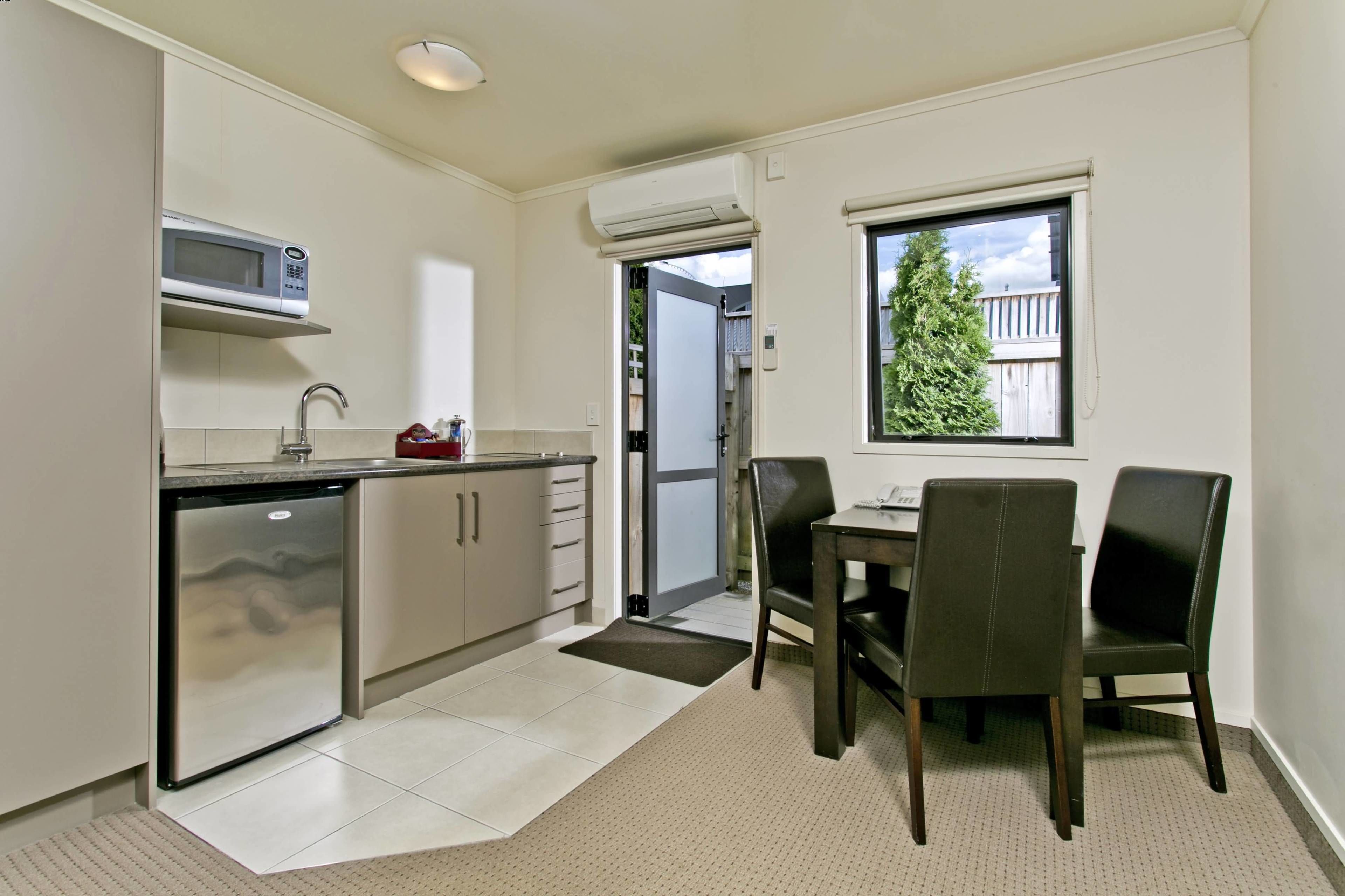 superior studio, multiple beds, jetted tub, courtyard area | private kitchen | fridge, microwave, stovetop, coffee/tea maker