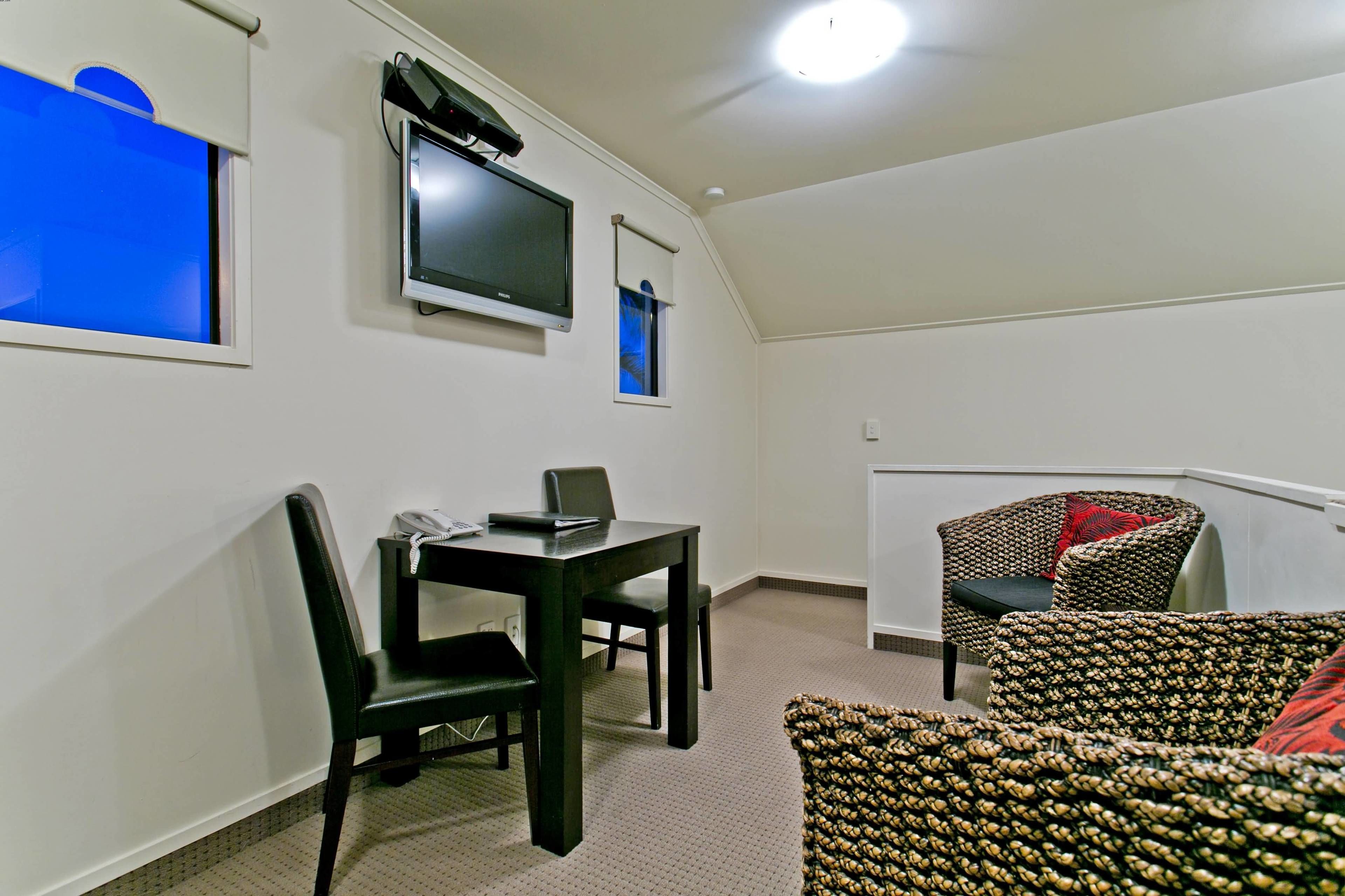 design loft, 1 king bed | living area | flat-screen tv