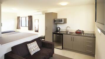 Premium bedding, desk, iron/ironing board, free WiFi