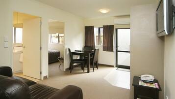 Premium bedding, desk, iron/ironing board, free WiFi