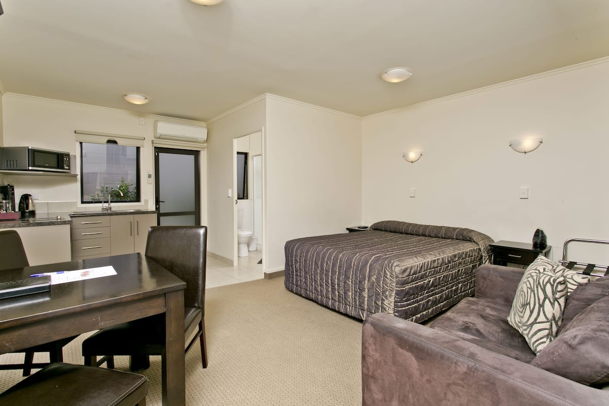 Family Suite, 1 Bedroom, Kitchen, Courtyard Area | Premium bedding, desk, iron/ironing board, free WiFi