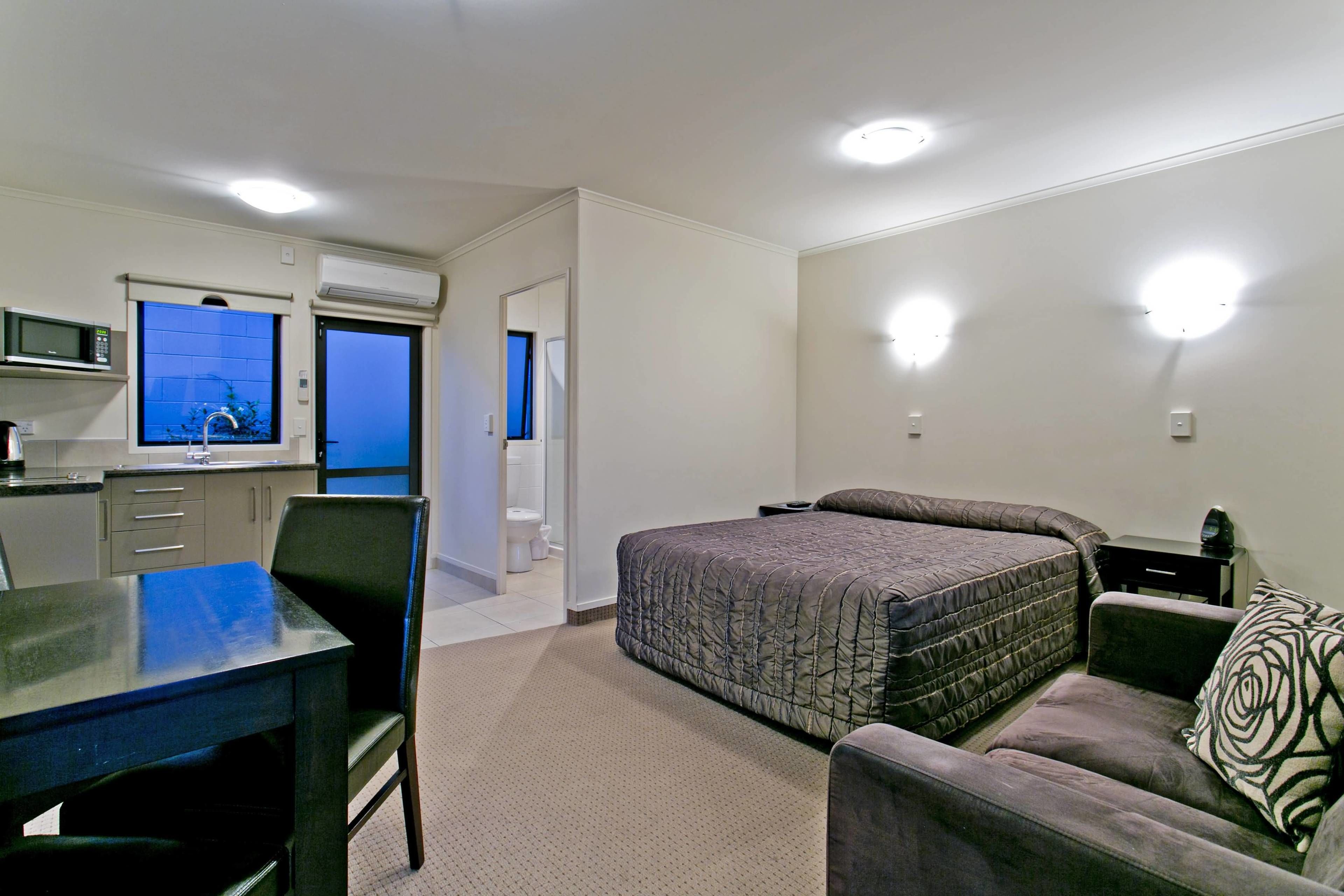 family suite, 1 bedroom, kitchen, courtyard area | premium bedding, desk, iron/ironing board, free wifi