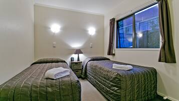 Premium bedding, desk, iron/ironing board, free WiFi