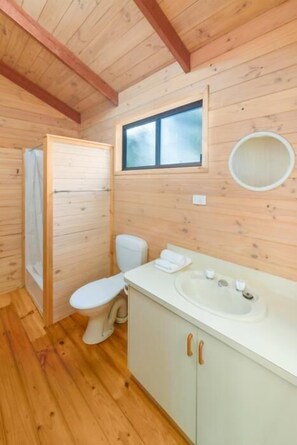 Ducha y bañera combinadas y toallas