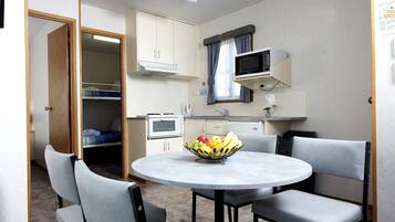 Standard Cabin | 2 bedrooms, soundproofing, iron/ironing board, bed sheets