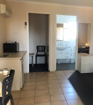 Suite, 1 grand lit, salle de bains attenante (Office Suite)