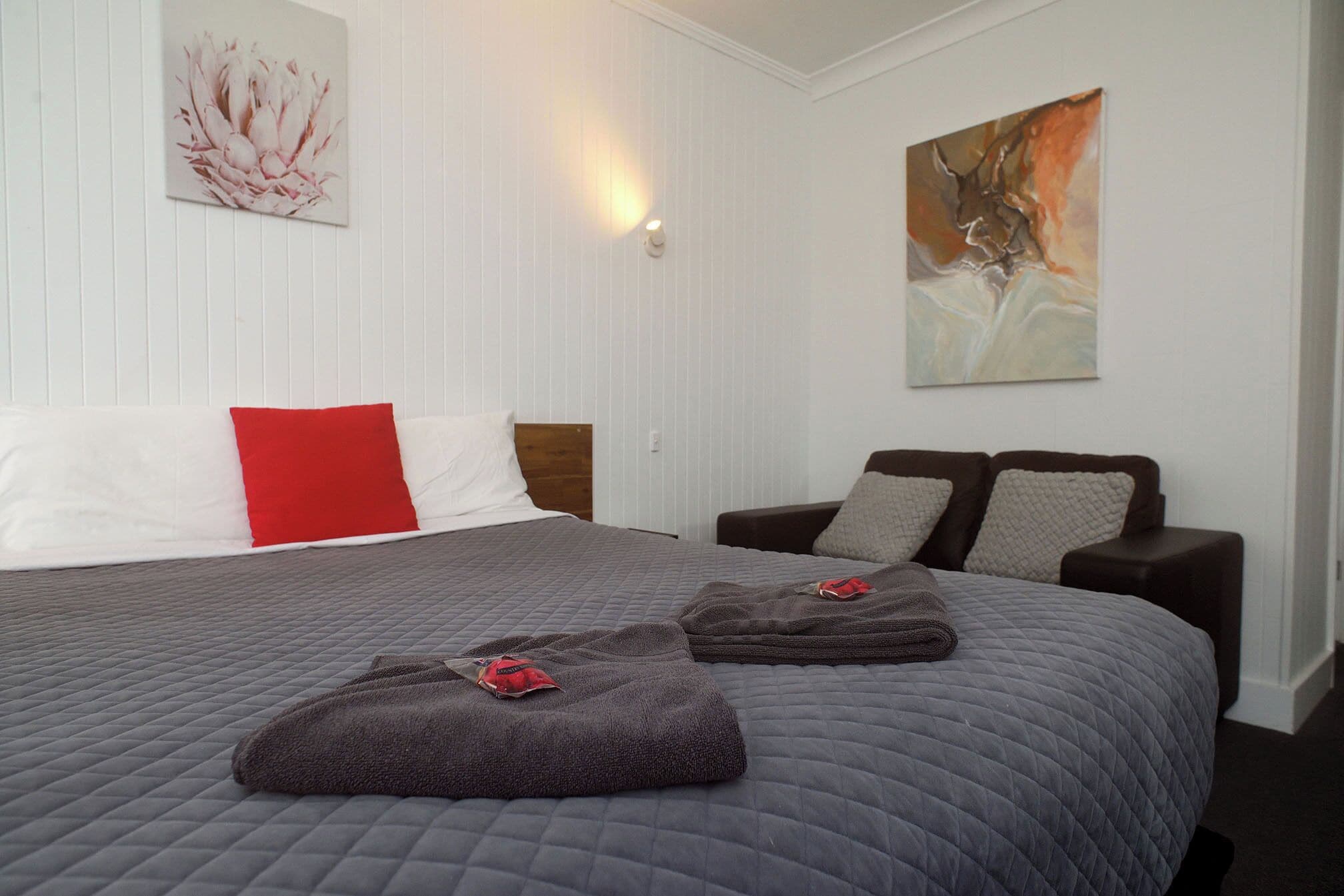 Laptop workspace, blackout drapes, iron/ironing board, free WiFi