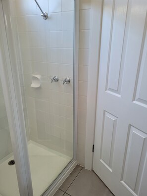 Bathroom - Glynlea Motel (Horsham)