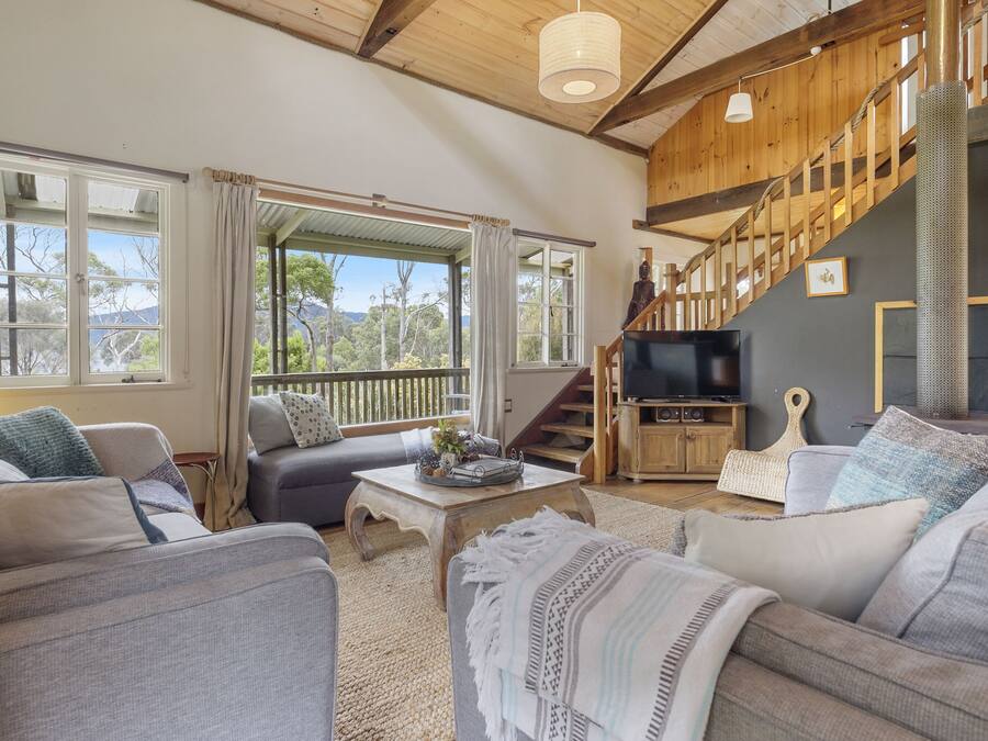 Family House, 4 Bedrooms, Fireplace, Sea View | Living room | 32-inch flat-screen TV with cable channels, TV, fireplace