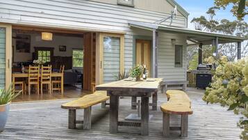 Family House, 4 Bedrooms, Fireplace, Sea View | Terrace/patio