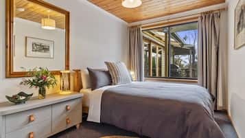 Family House, 4 Bedrooms, Fireplace, Sea View