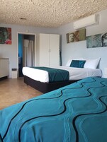 标准开间 | 遮光窗帘、免费 WiFi、床单