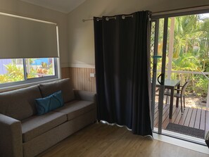 Bay View Beach Hut | Blackout curtains, free WiFi, bed sheets