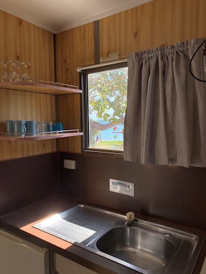 Cabin-Van (non-ensuited) | Private kitchen | Microwave, electric kettle, toaster, cookware/dishes/utensils - Horseshoe Bay Resort (Bowen)