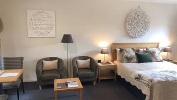 Standardzimmer, Nichtraucher, Whirlpool | Zimmersafe, schallisolierte Zimmer, Bügeleisen/Bügelbrett, Babybetten