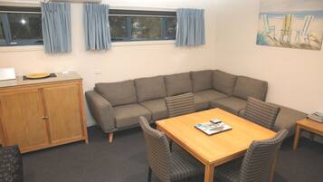 Family Room Large | Living room | 40-inch TV with digital channels, Netflix, streaming services