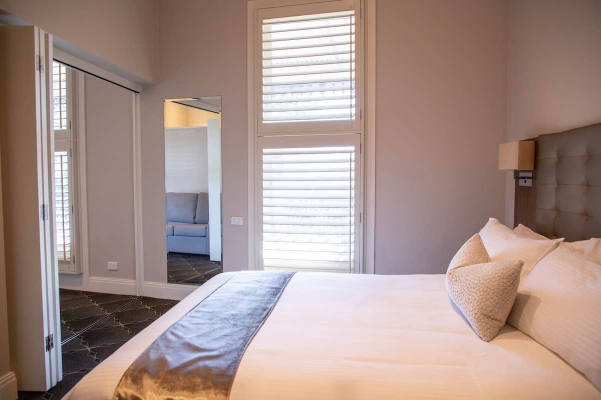 superior family room | 1 bedroom, in-room safe, desk, soundproofing