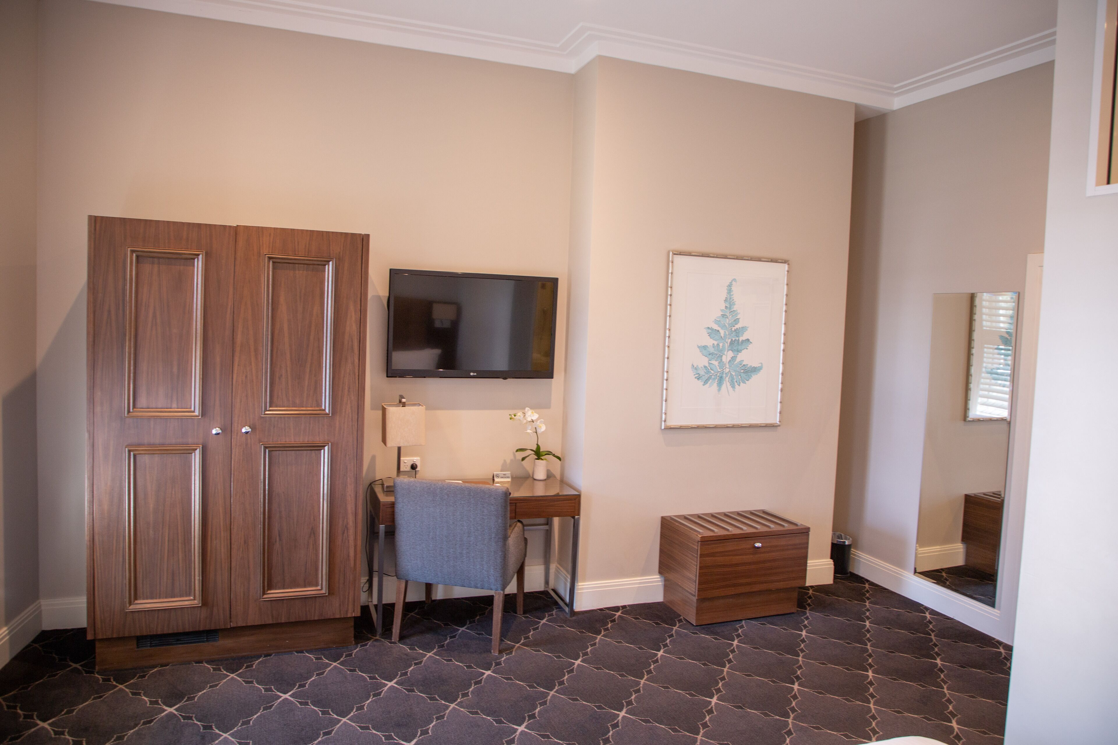 standard family room | 1 bedroom, in-room safe, desk, soundproofing