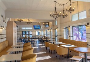 3 bars/lounges - Royal Hotel Randwick (Randwick)