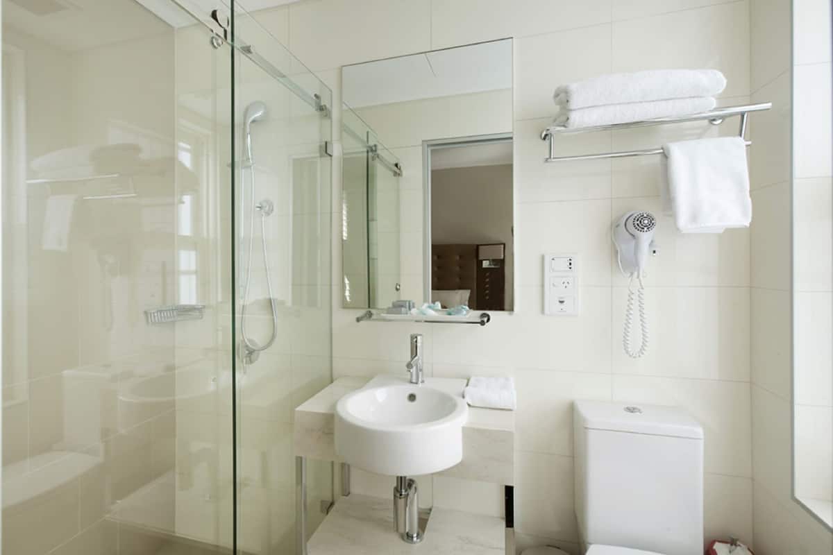 single room | bathroom | shower, free toiletries, hair dryer, towels