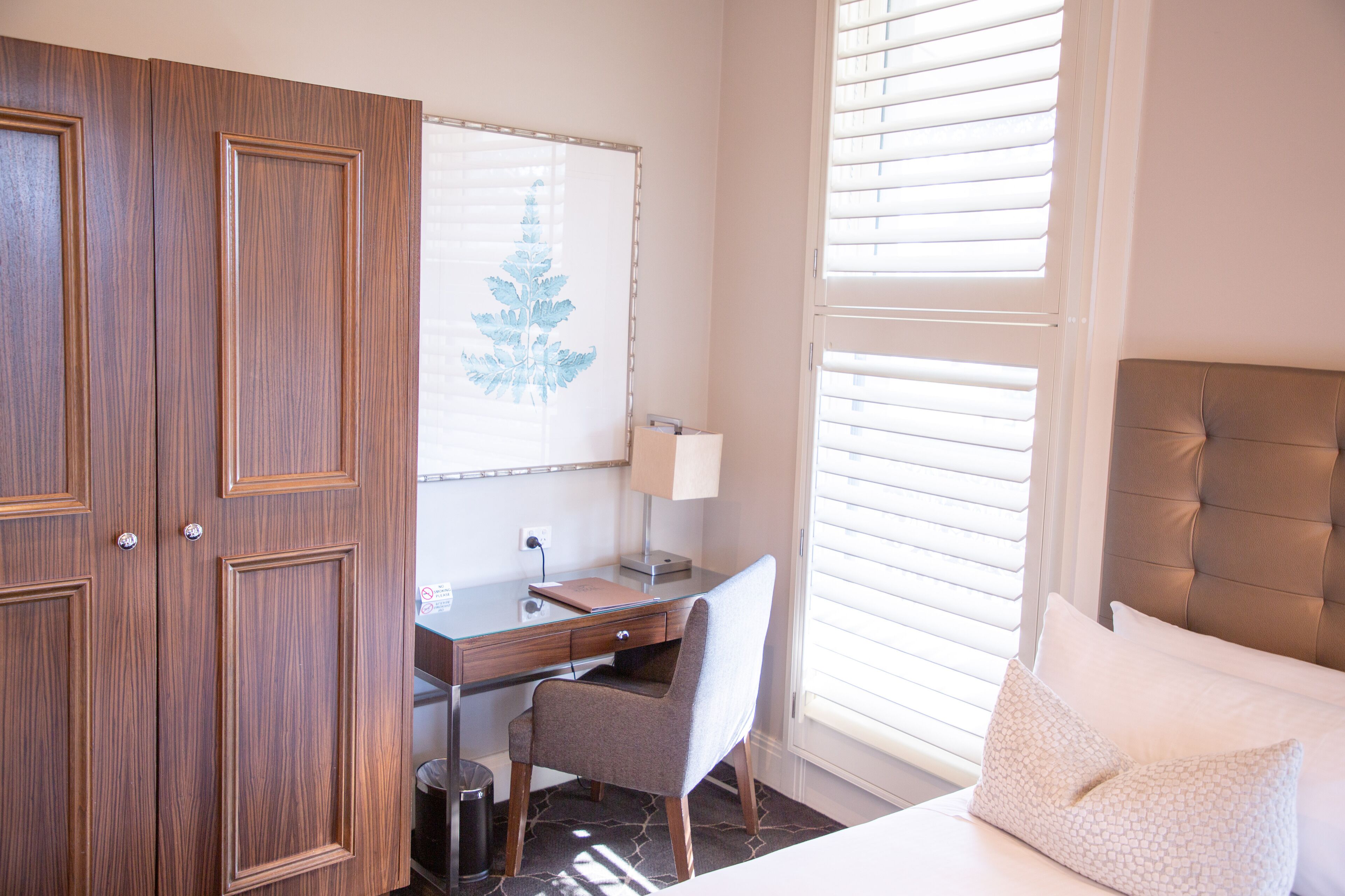 deluxe family room | 1 bedroom, in-room safe, desk, soundproofing