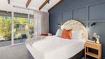 Superior Queen | 1 bedroom, individually furnished, iron/ironing board, free WiFi