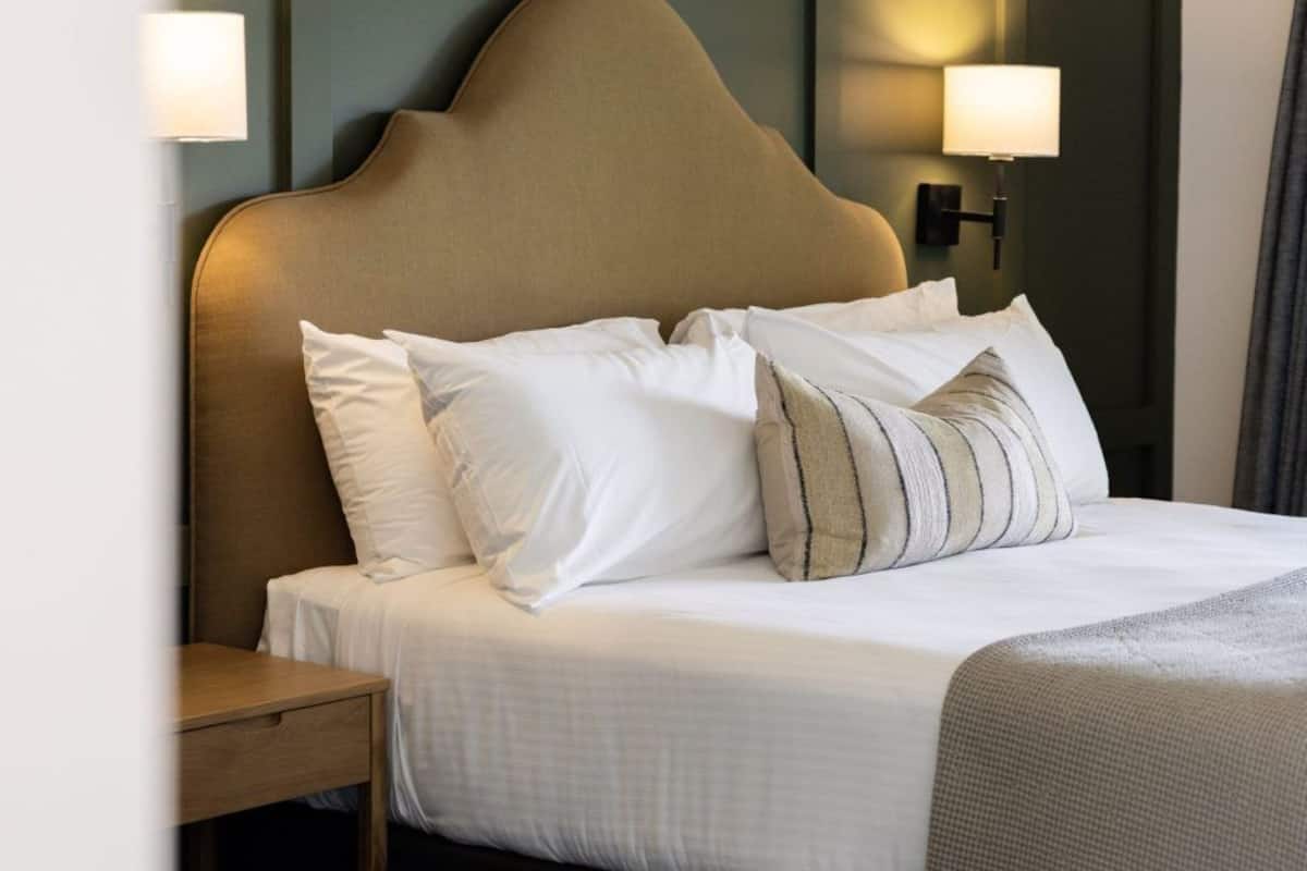 Superior King Room | Individually furnished, iron/ironing board, free WiFi, bed sheets