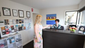 Unclassified image, 3 of 60, button - Bay Motel Safety Beach (Safety Beach)