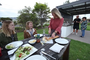 BBQ/picnic area - Bay Motel Safety Beach (Safety Beach)
