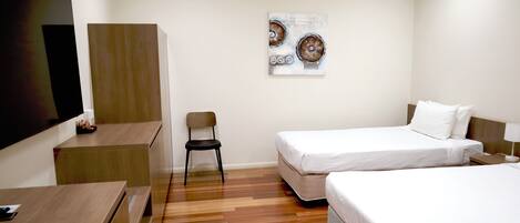 Standard-huone (King + King Single) | Vauvansängyt, ilmainen Wi-Fi, vuodevaatteet