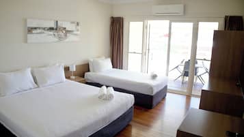 Standard Room, Balcony (King + Single w balcony)