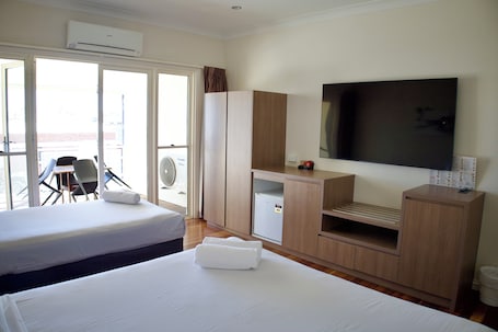 Cunas, wifi gratis y ropa de cama