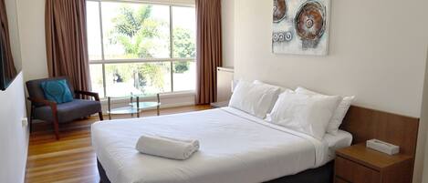 Standard-huone (Queen Disabled Room) | Vauvansängyt, ilmainen Wi-Fi, vuodevaatteet