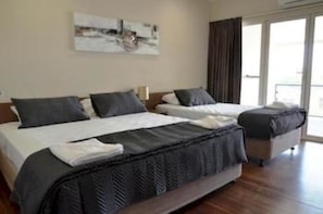 1 quarto, berços (sobretaxa), Wi-Fi de cortesia, roupa de cama