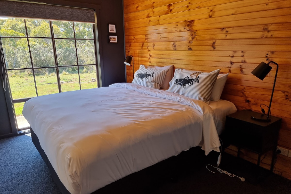 WiFi (free), bed sheets