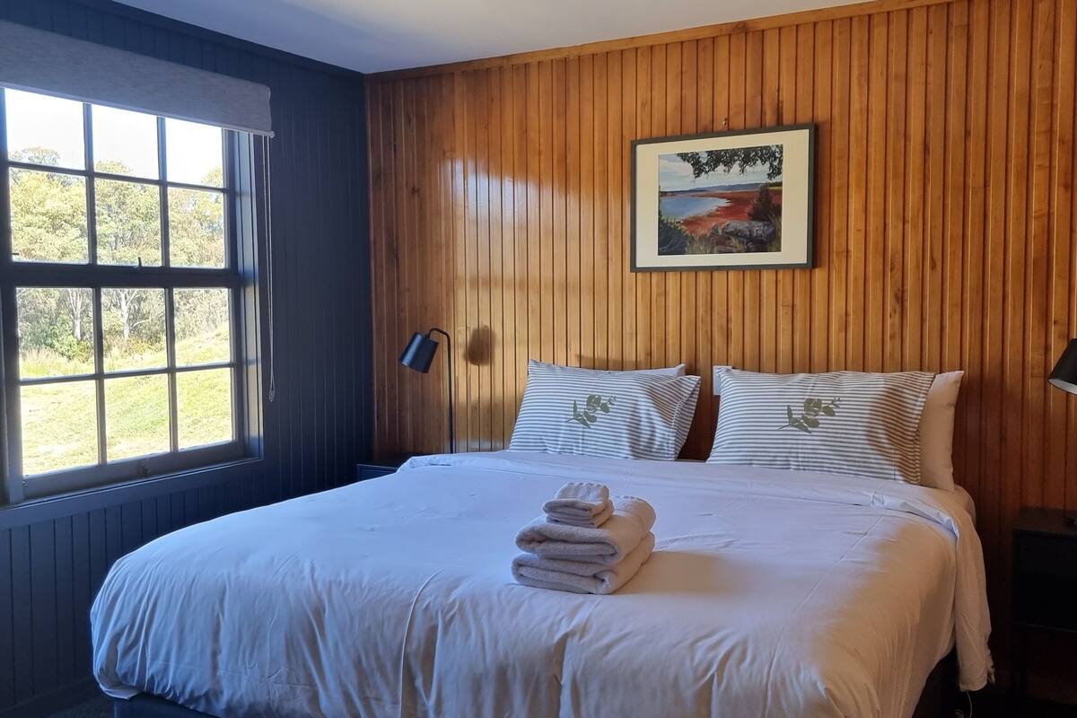 king ensuite self contained | 1 bedroom, free wifi, bed sheets