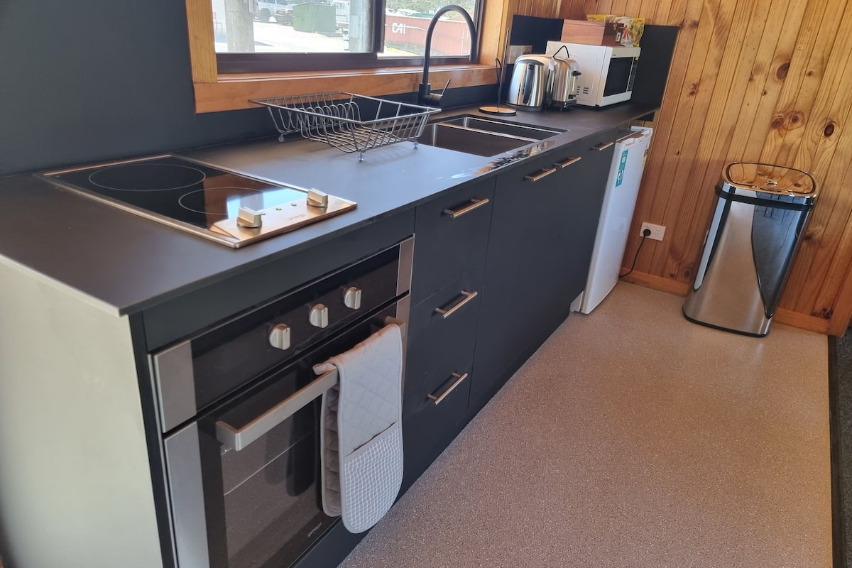 family room, 2 bedrooms, non smoking, kitchen (2 bedroom family room ) | private kitchen