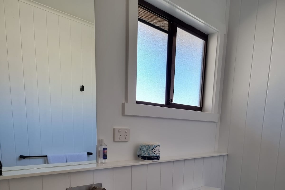 family room, 2 bedrooms, non smoking, kitchen (2 bedroom family room ) | bathroom | towels